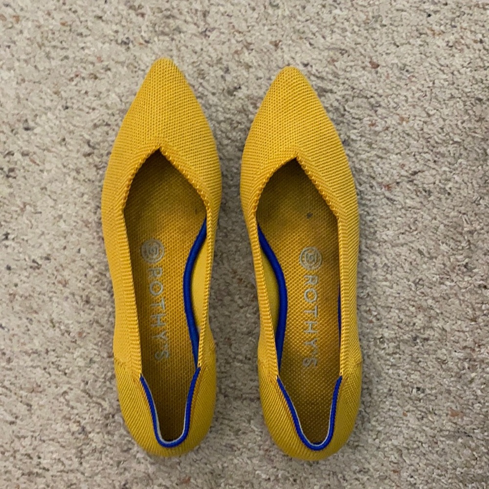 Need to be washed but otherwise in great condition. Hardly ever worn